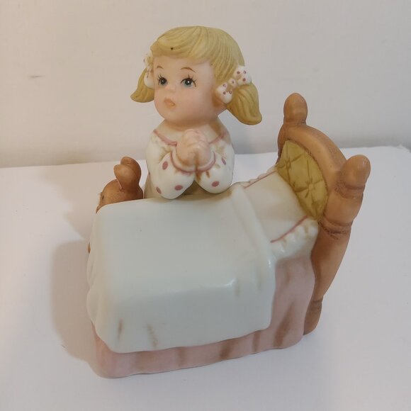Homco Figurine Girl Praying At Bedside With Rabbit White Pink Brown Vintage 1420 - Picture 1 of 8